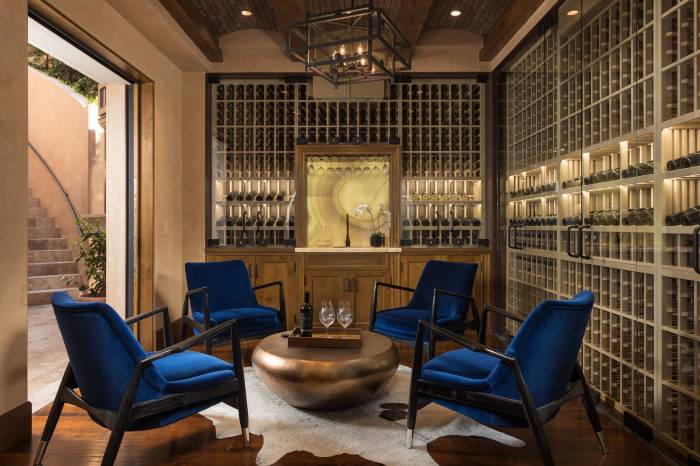 How to decorate a wine room