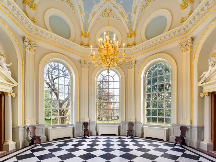 How to decorate octagon room